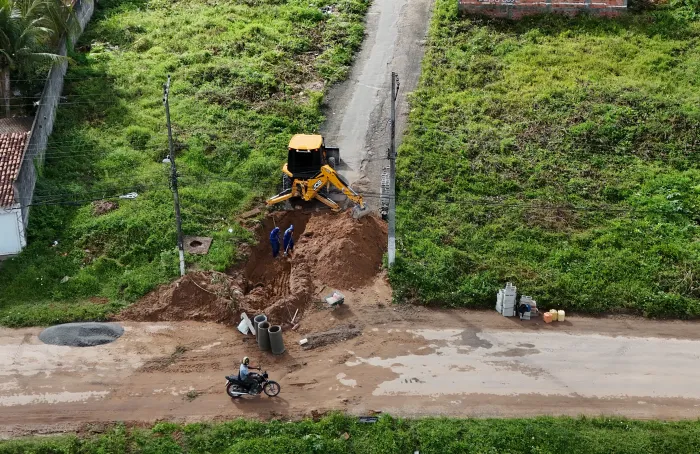 Prefeitura intensifica obras de drenagem e pavimentação em bairros de Alagoinhas