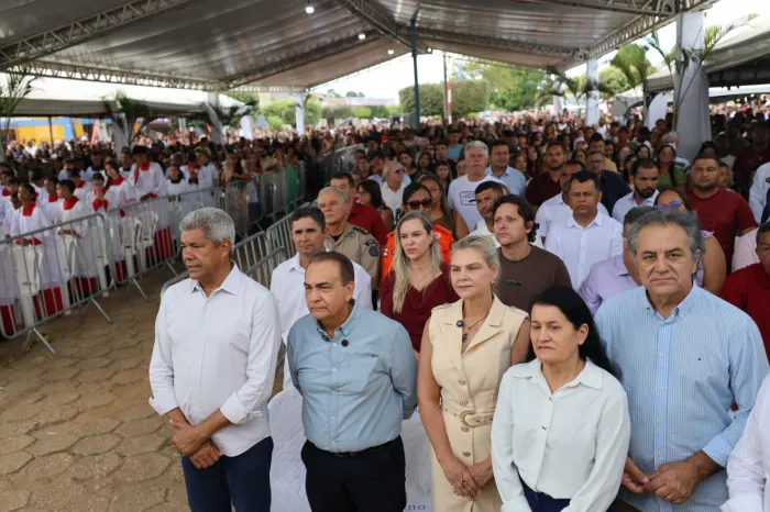 No oeste baiano, governador Jerônimo Rodrigues marca presença nas celebrações do dia de Santa Rita de Cássia