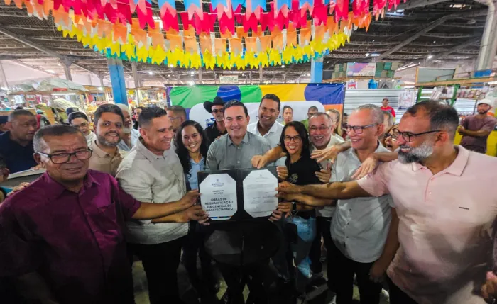 Gustavo Carmo assina ordem de serviço para requalificação na Central de Abastecimento