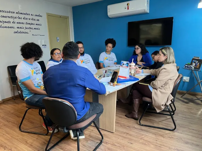Semdes se reúne com programa Corra Pro Abraço para articular ações voltadas à população em vulnerabilidade social