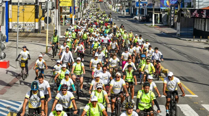 Cerca de 600 pessoas participam do passeio ciclístico em apoio ao Maio Amarelo em Sergipe