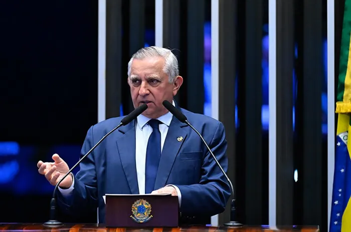 Izalci critica Pé-de-Meia por irregularidades apontadas pelo TCU