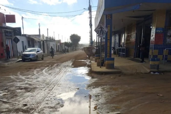 Chuvas atrasam pavimentação na Avenida Francisco Sabino no Vila América