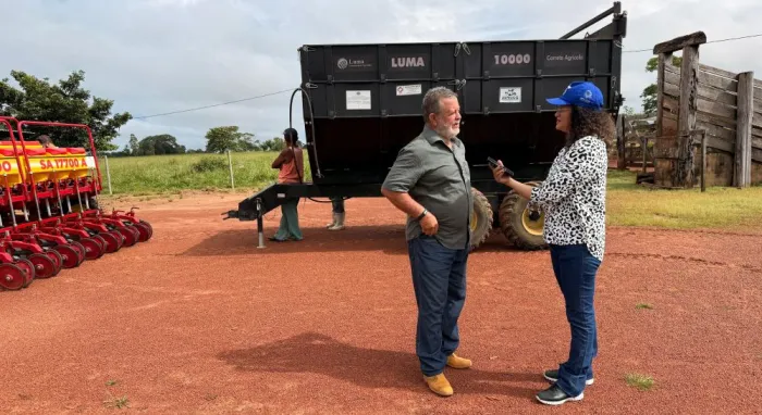  Presidente da associação fala dos novos implementos agrícolas entregues à Aspruoq (Foto: Priscila Melgar | Secom ALE/RO)