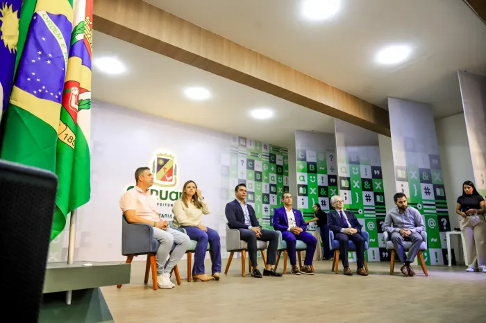 Prefeito Rodrigo Pinheiro entrega escrituras a moradores do José Liberato e Caruaru ultrapassa marca de 1.000 títulos