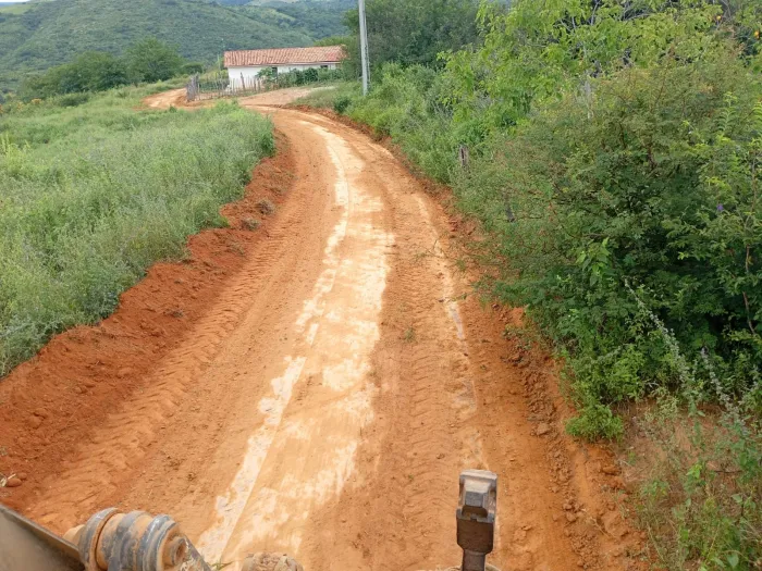Por meio da SMDR, Prefeitura de Vitória da Conquista avança na recuperação das estradas da zona rural