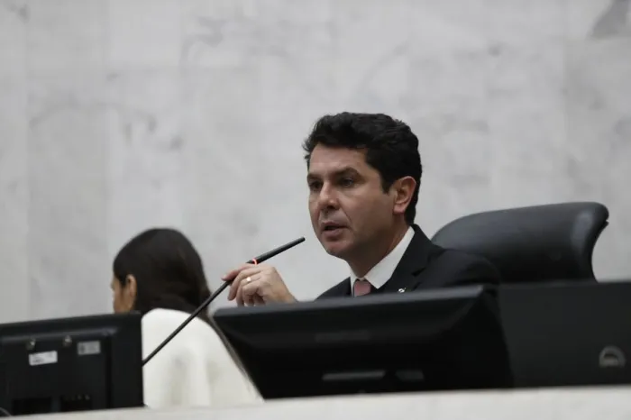 Projeto de lei apresentado na Assembleia prevê a criação do Banco de Ração e da Farmácia Popular Veterinária do Paraná