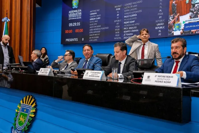 Ordem do Dia: Deputados aprovam projeto que beneficia consumidores de energia solar