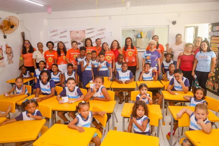 Candeias: Alunos da rede municipal de ensino participam de ação do Maio Laranja