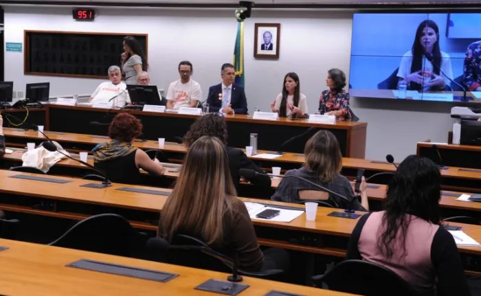Especialistas e vítimas de enchentes defendem apoio psicológico para vítimas de desastres climáticos