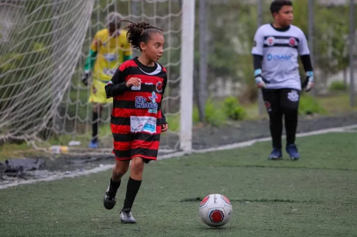 Em 2024, Lara descolou uma vaga no sub-9 do Sesi Osasco, onde descobriu uma nova faceta em campo: a de meia (Foto: Matheus Candeloro)