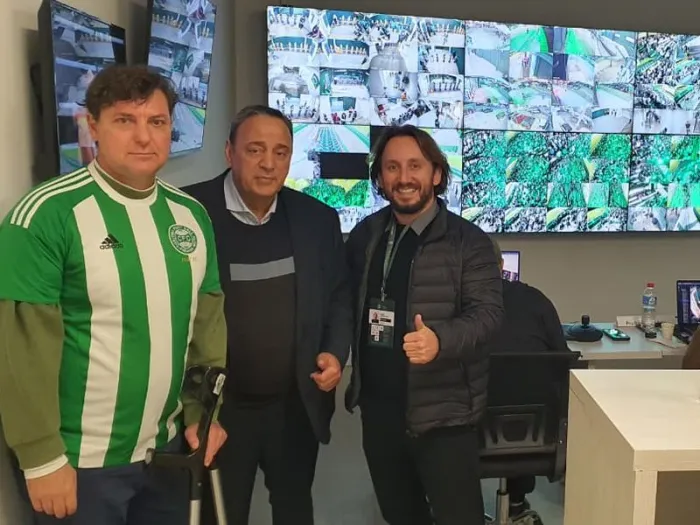 Parlamentares acompanham jogo do Coritiba e debatem PL que atualiza legislação sobre bebidas em estádios