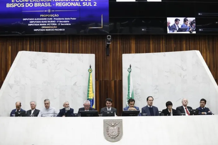Igreja Católica e lideranças religiosas do Paraná são homenageados na Assembleia Legislativa