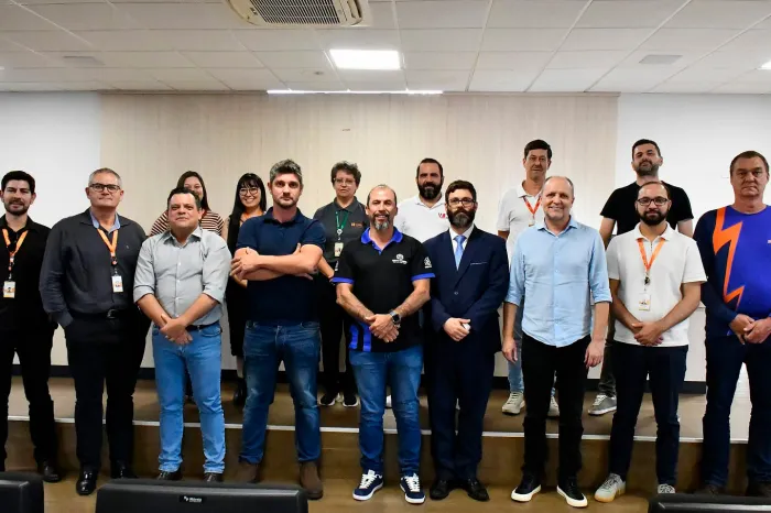 Copel, prefeitura de Umuarama e operadoras farão mutirão para regularizar cabeamento