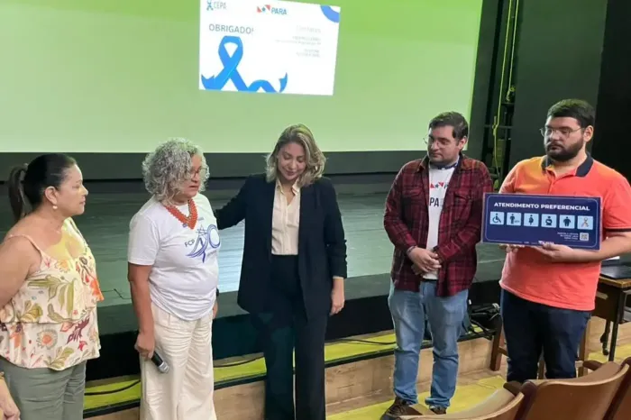 Sespa faz capacitação para atendimento do público TEA e entrega placas de prioridade na Fundação Cultural do Pará