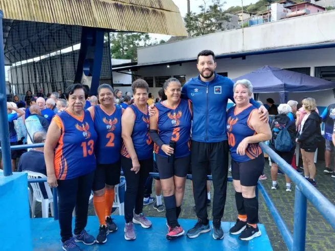 Prefeitura apoia projeto de voleibol adaptado para pessoas acima de 45 anos em São Sebastião