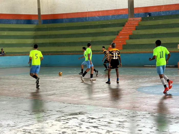 Jogos Estudantis: equipes da EJA disputam partidas de futsal masculino