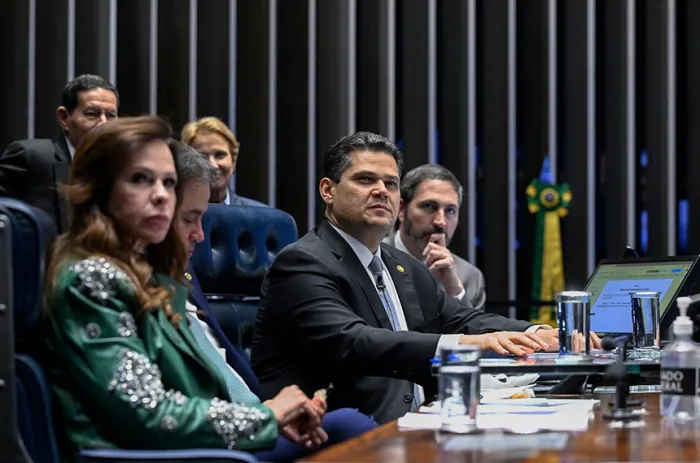 Relatado por Dorinha, texto evita que instituições sem fins lucrativos sejam tributadas como empresas - Foto: Carlos Moura/Agência Senado