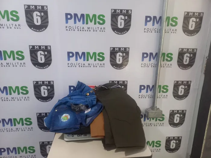 Polícia Militar prende dois homens por furto qualificado em feira livre de Corumbá e recupera itens subtraídos