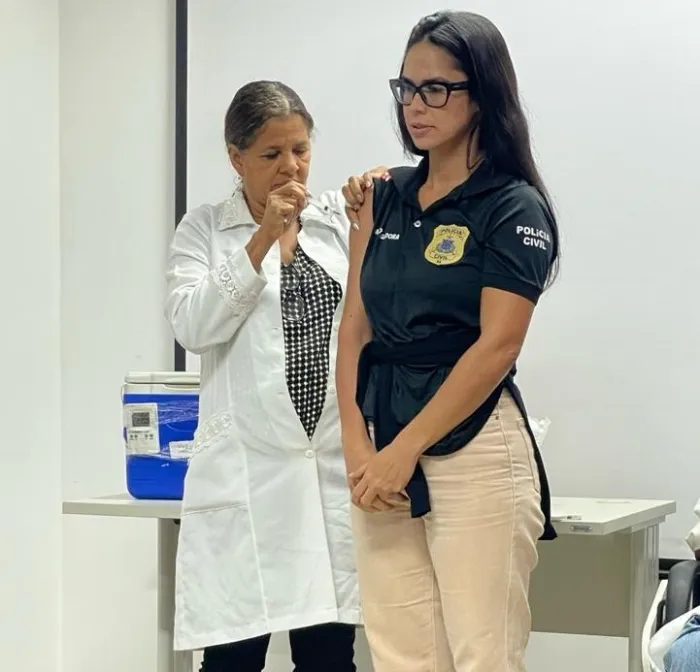 Polícia Civil promove vacinação contra a gripe para servidores em Itapuã