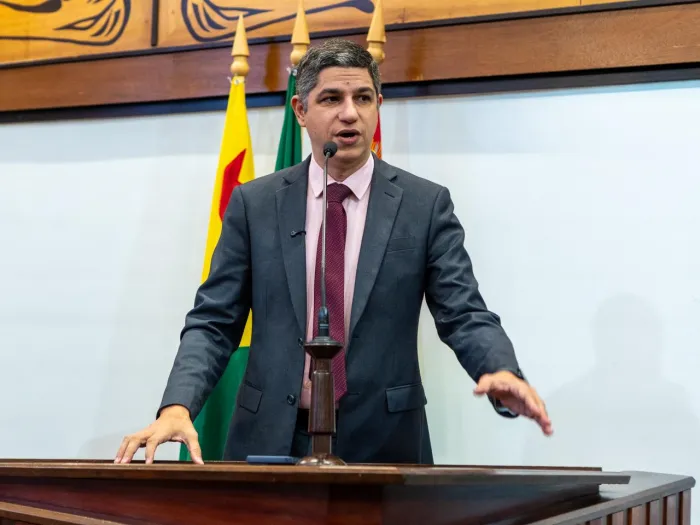 Fagner Calegário cobra solução para transporte escolar em Porto Acre e anuncia audiência sobre residência médica de estudantes da Bolívia