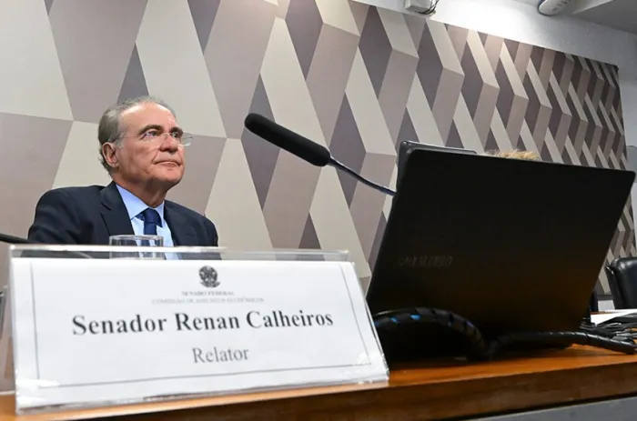 O presidente da Comissão de Assuntos Econômicos do Senado, Renan Calheiros, foi o responsável pelo texto aprovado nesta quarta-feira por esse colegiado - Foto: Edilson Rodrigues/Agência Senado