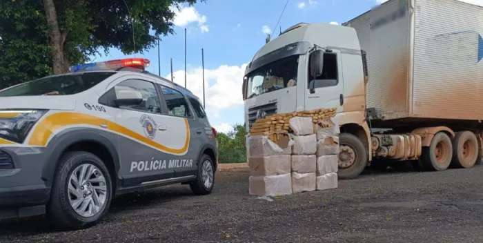 PM Rodoviária apreende mais de 440 kg de maconha em caminhão no interior de SP