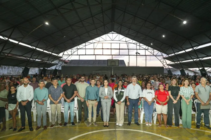 Com investimento superior a R$ 325 mil, governadora Mailza entrega 635 títulos de unidades habitacionais em Rio Branco