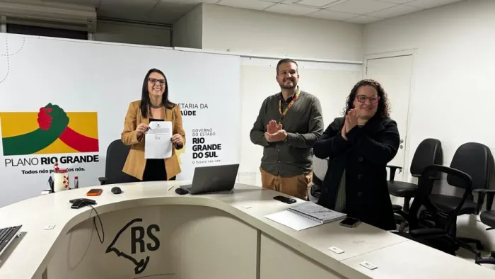 Secretária Lisiane Fagundes (E) celebrou fortalecimento da rede de saúde regional -Foto: Ascom SES