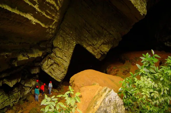 Caverna e Cachoeira do Couto – Iporanga – SP (Foto: Vandir A. Junior)