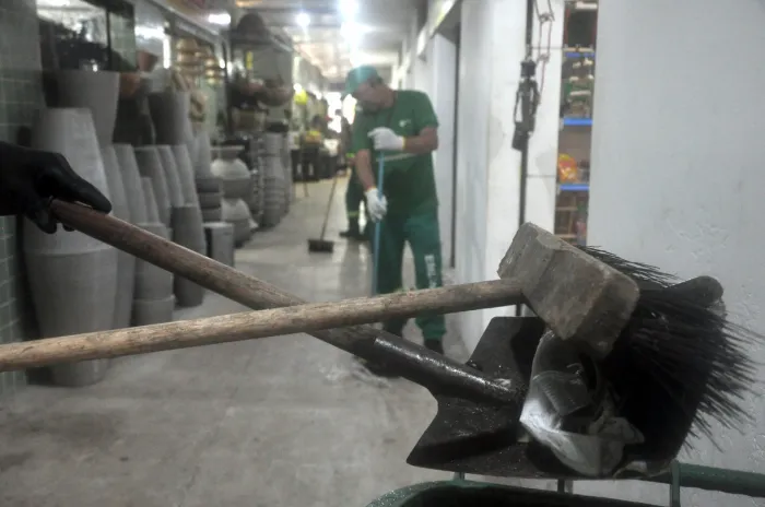 Emlur reforça limpeza nos mercados públicos e mantém ações de conservação