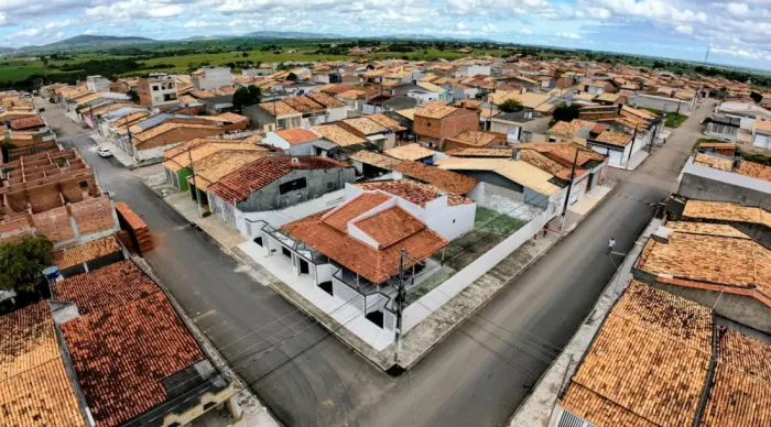 Ao todo, foram anunciados mais 10 mil metros quadrados de pavimentação asfáltica, com investimentos de R$ 979 mil, além de outros 10 mil metros quadrados de pavimentação em paralelepípedo, no valor de R$ 2.150.300,00 /Fotos: Bruno César