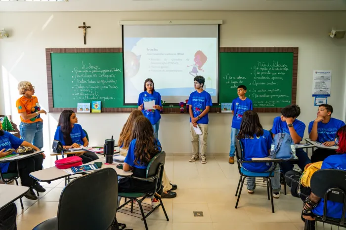 Jovens líderes em formação: encontro de cooperativas escolares capacita alunos da rede municipal