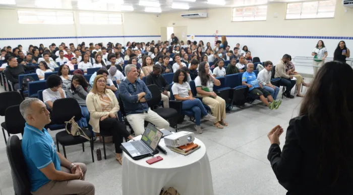 Centro de Excelência John Kennedy realiza conferência voltada à discussão do meio ambiente