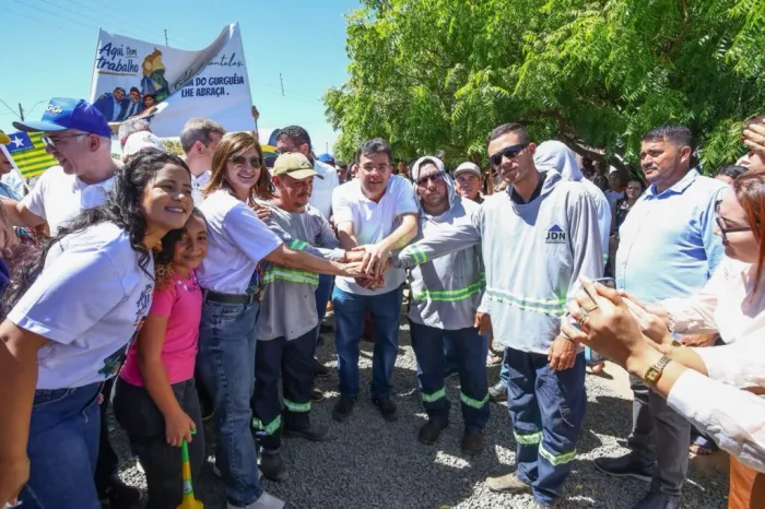 Governador entrega ruas asfaltadas em Colônia do Gurguéia; município recebe R$ 4 milhões de investimentos em mobilidade