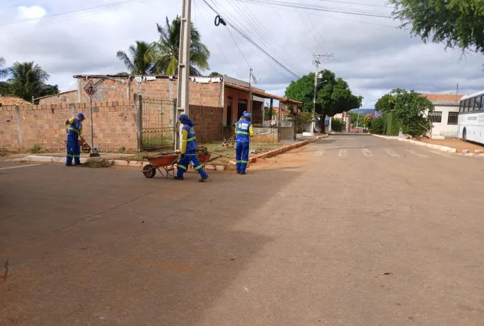 Prefeitura intensifica mutirões de limpeza nos distritos da Zona Rural em preparação para o São João