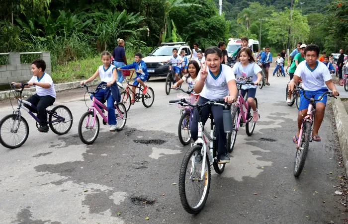 Maio Amarelo: Setran realiza passeio ciclístico com alunos da E.M Cidade da Criança