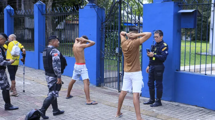 Condutor alcoolizado é preso ao reagir a abordagem em blitz