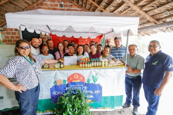 Adapi entrega certificado de qualidade artesanal para associação de mulheres em Cocal de Telha