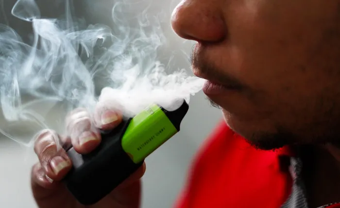 Os cigarros eletrônicos, os famosos vapes ou pods, viciam rápido e podem causar danos à saúde em pouco tempo de uso - Marco Antônio / Ascom Sesau