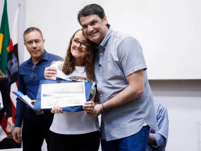 Leo Bezerra celebra avanços da Educação no Município e premia estudantes vencedores do concurso da CGU