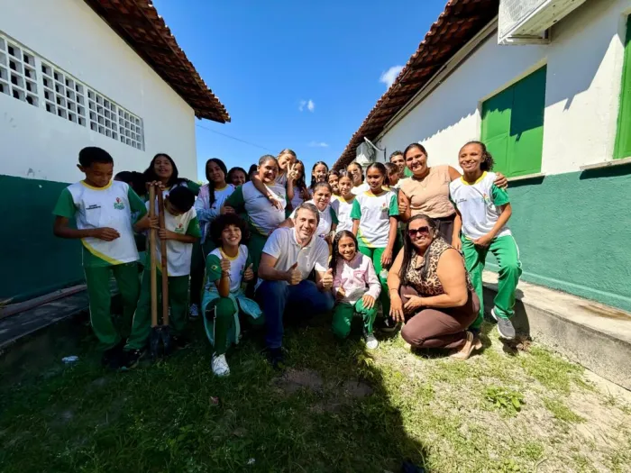 Alunos e professores do Premen Sul recebem 330 mudas de plantas durante programação da Semana do Meio Ambiente