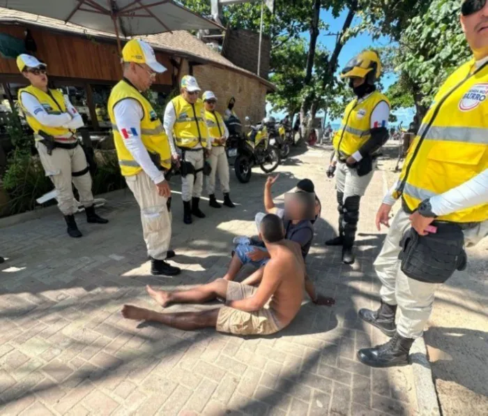 Agentes do Ronda agiram rápido para acabar com a confusão, que começou quando três colombianos se recusaram a pagar a conta na barraca - Ascom Seprev