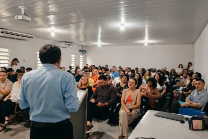 Uespi inicia workshop de linguística textual com palestras e lançamento de livros