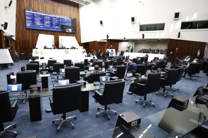 Assembleia Legislativa aprova rastreabilidade obrigatória para água mineral no Paraná
