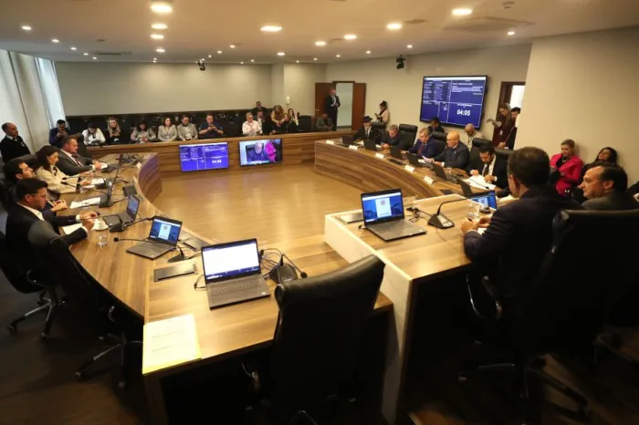 Reunião ocorreu após a sessão plenária desta segunda-feira (1º), no Auditório Legislativo. - Foto: Valdir Amaral/Alep