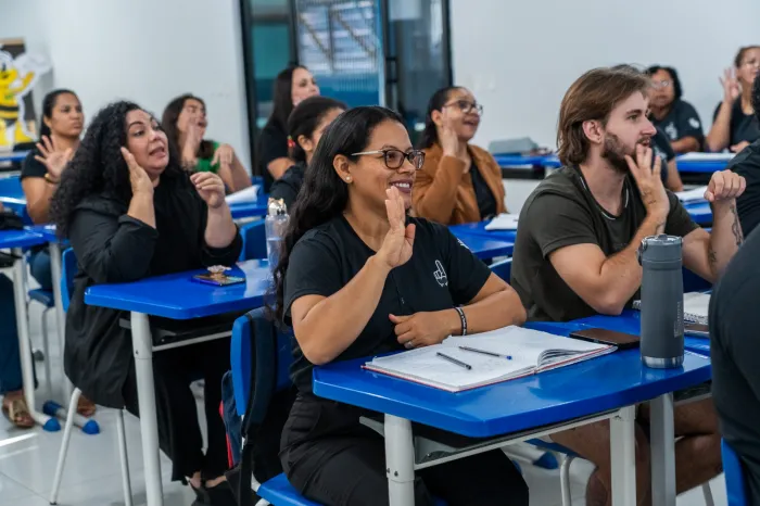 Educação inclusiva em movimento: profissionais da rede municipal avançam na formação em Libras