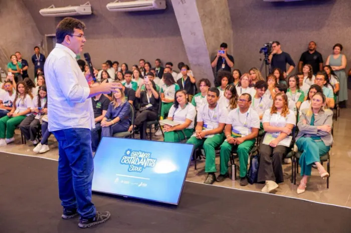 ‘Formar líderes é formar cidadãos’, diz governador durante Encontro Estadual de Grêmios e lançamento do Portal do Estudante