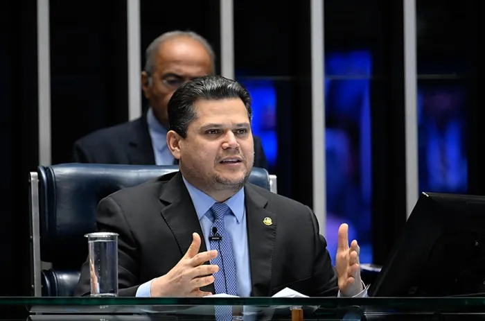 Davi afirmou que o Senado precisa discutir o texto, e não apenas “carimbar” uma proposta que foi discutida durante cinco meses na Câmara - Foto: Carlos Moura/Agência Senado