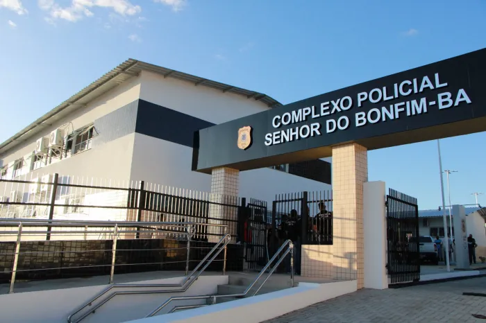 Mulher é presa em Senhor do Bonfim por estelionato e extorsão